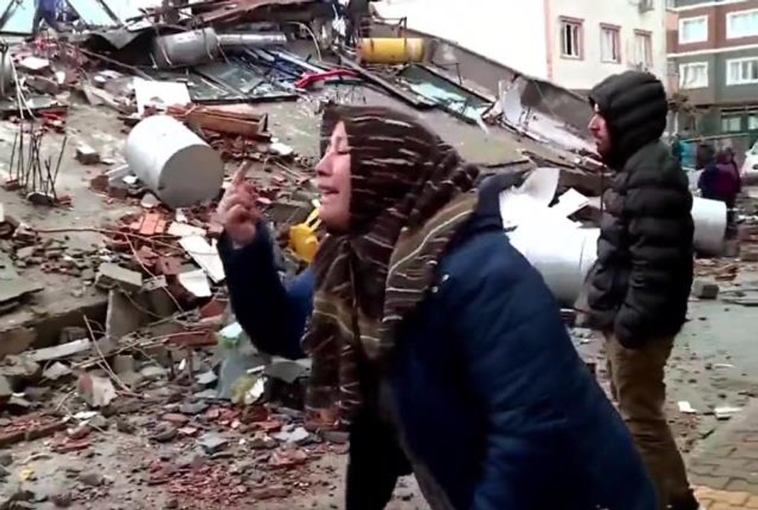 Ağlamaktan sesi kısılan kadının feryatları yürek dağladı: Niye gelmediniz hiç biriniz?