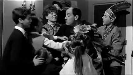 La familia y uno más | movie | 1965 | Official Clip