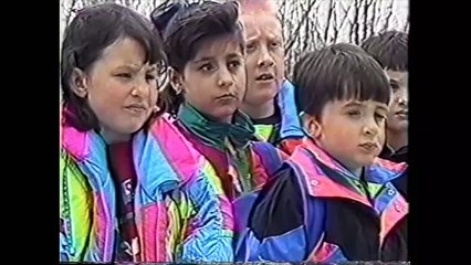 Safe Crossing: An EGG-cellent Idea! | movie | 1998 | Official Clip