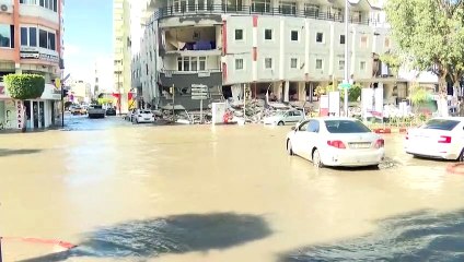 Depremin büyük yıkıma uğrattığı Hatay’da caddeler sular altında kaldı