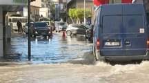 İskenderun'da deniz seviyesi yükselince bazı caddeler su altında kaldı