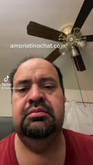 Ojos rojos y una linda sonrisa