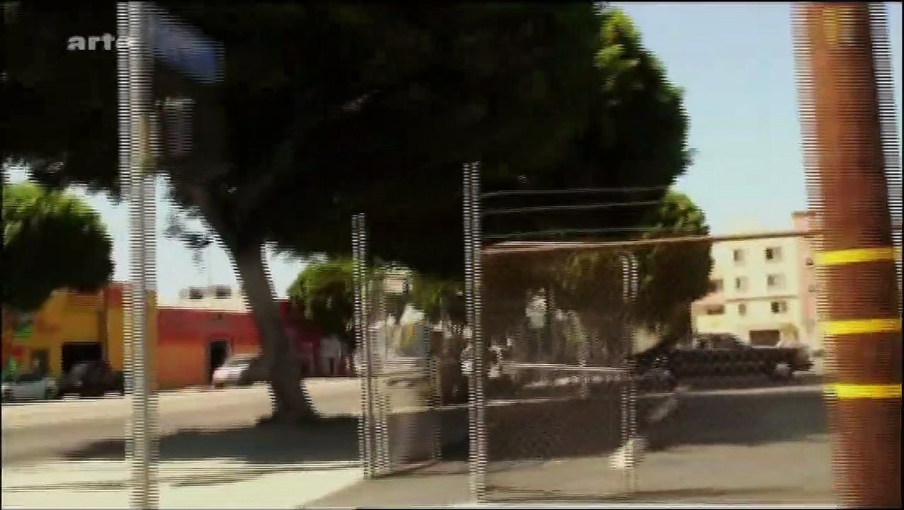 Die Mädchenbanden von L.A. | movie | 2012 | Official Clip