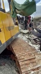 Terremoto in Turchia: ad Aleppo neonato tratto in salvo dalle macerie