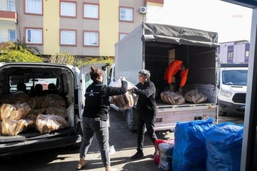 Download Video: Mersin Büyükşehir'in Mer-Ek Halk Ekmek Fabrikası'nda Üretilen Tüm Ekmekleri Afetzedelere Ulaştırılıyor