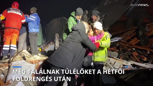 Még találnak túlélőket a romok alatt a földrengés után