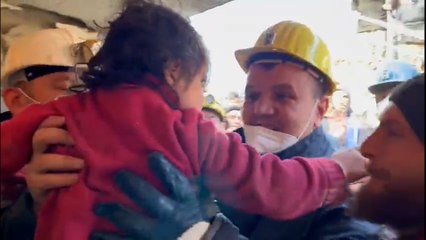 Maden işçileri deprem bölgesinde... Beş yaşındaki Sidra böyle kurtarıldı