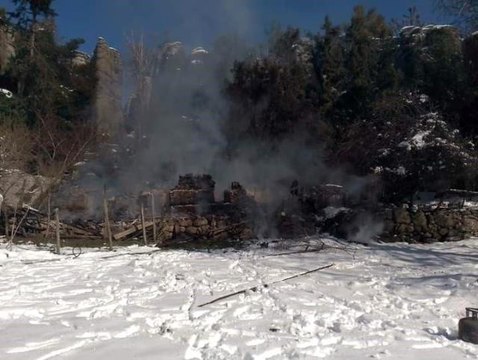 Yangında evi yanan yaşlı kadının yürek yakan feryadı