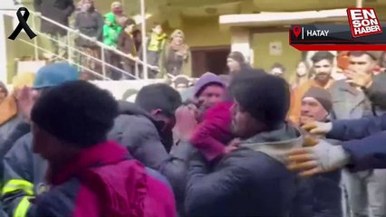 Hatay'da depremin 35'inci saatinde bir kız çocuğu kurtarıldı