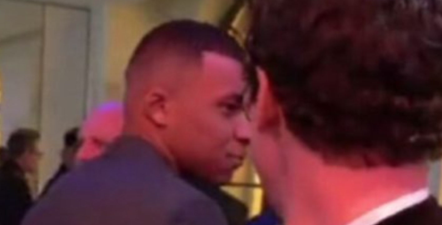 Kylian Mbappé snobe le magicien Julius Dein qu...