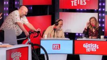 Yoann Riou fait du vélo dans le studio des Grosses Têtes