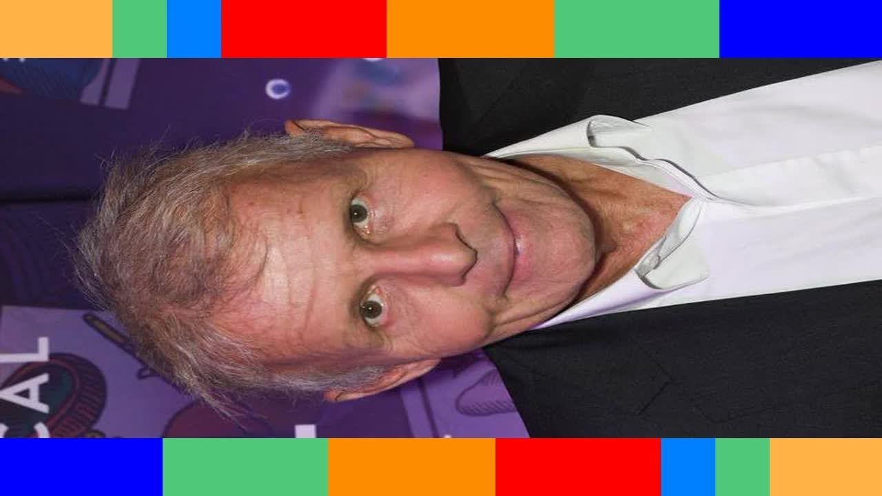 "Dans ses livres, il a semé des petits cailloux" : ces indices sur ses rapports problématiques aux f