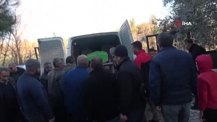 Enkaz altında can veren Beyzanur öğretmen son yolculuğuna uğurlandı