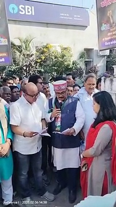 गांधी पर आधारित छात्र की कविता पर कांग्रेस को आपत्ति, कार्रवाई की मांग