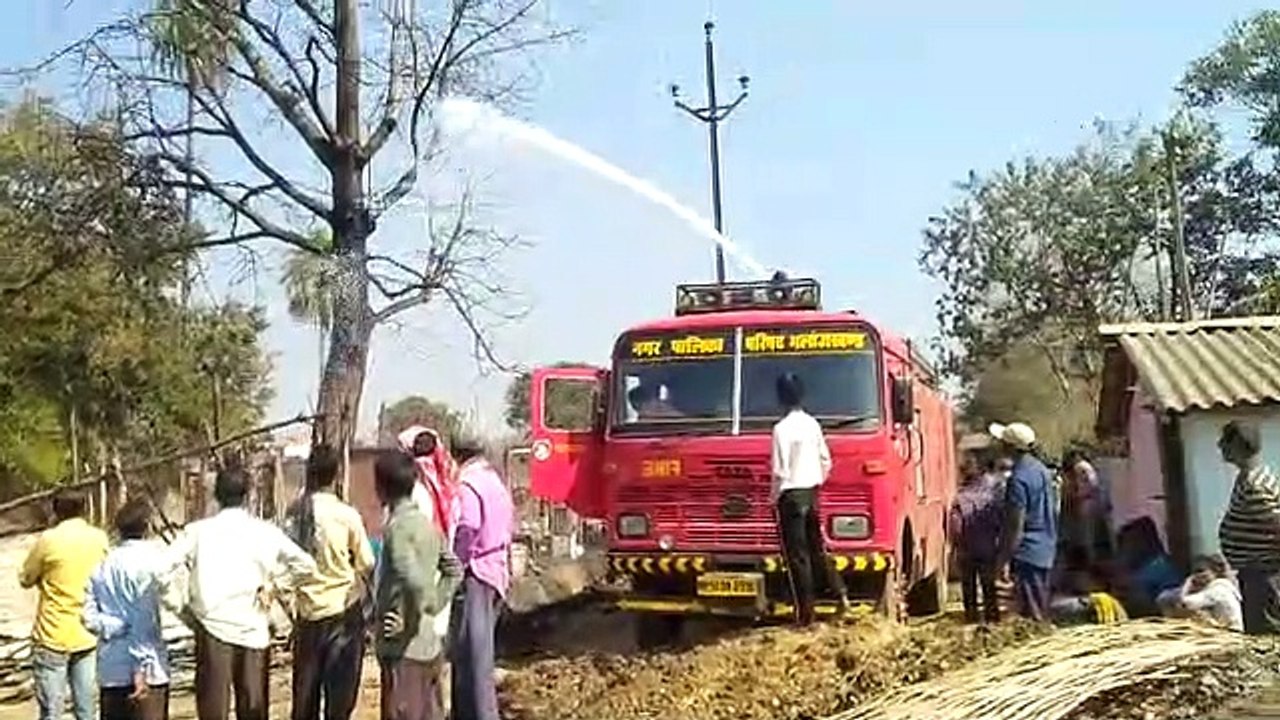 खाना बनाते समय फटा रसोई गैस का सिलेंडर, 6 मकानों में लगी आग