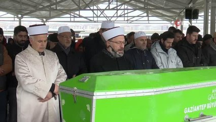 Gaziantep ve Maraş'ta depremde hayatını kaybedenler son yolculuğuna uğurlandı