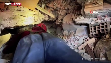 5 yaşındaki Sidra 35 saat sonra enkaz altından kurtarıldı