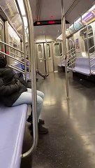 Cet homme n'aurait jamais dû s'endormir dans le métro à New York