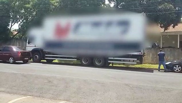 Motorista de caminhão envolvido em acidente é detido após fugir do local