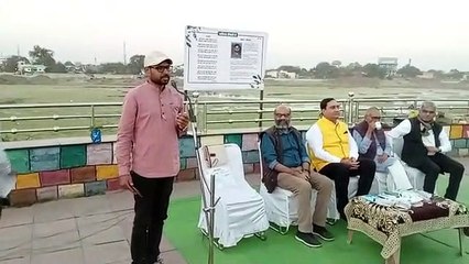 कविता चौपाटी: मोबाइल के टावर पर बैठा एक पक्षी हूं मैं