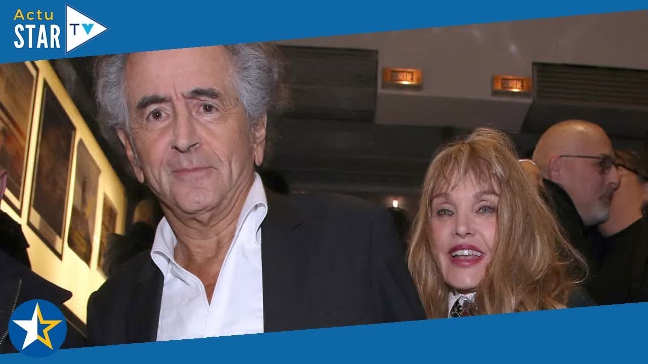 Bernard-Henri Lévy fou d'Arielle Dombasle : baisers fougueux et gestes tendres... devant sa fille Ju