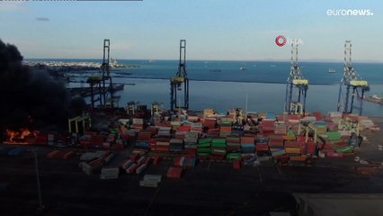 شاهد: نشوب حريق كبير في ميناء اسكندرون التركي إثر الزلزال