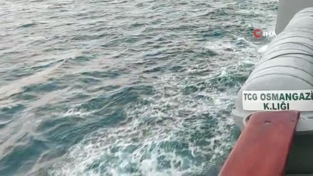 MSB: Deniz Kuvvetlerimizin TCG Sancaktar ve TCG Bayraktar gemilerine ilave olarak, TCG Osmangazi tank çıkarma gemisi de deprem bölgesine iş makinesi...