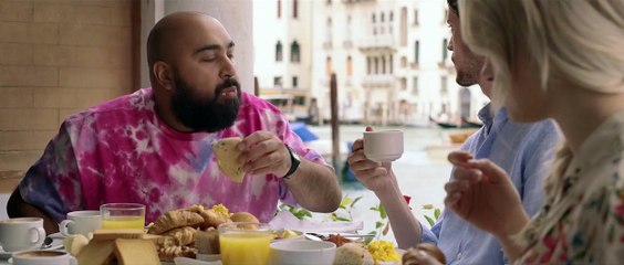 Luna de miel para tres Tráiler