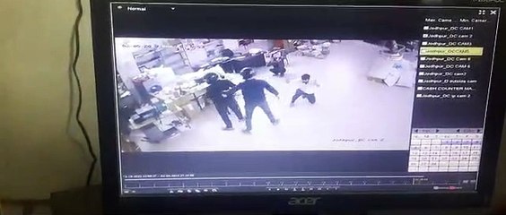 कम्पनी में नौकरी छोड़कर जाने वालों पर लूट का अंदेशा!