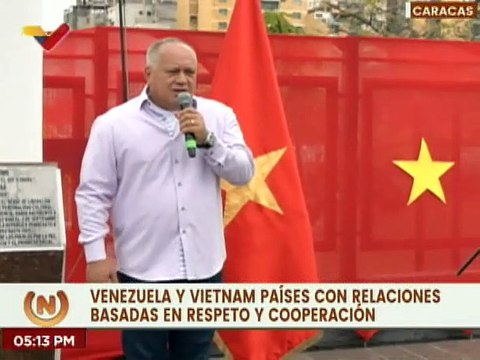 Realizan ofrenda floral al busto del líder vietnamita Ho Chi Minh en el Paseo de los Héroes en CCS