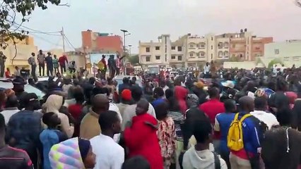 Sonko aux Parcelles Assainies : Regardez ce un bain de foule improvisé...