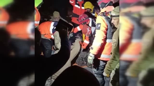 Malatya'da 42 saat sonra enkaz altından yaşlı çift çıkartıldı