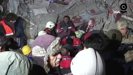 Malatya’da 42 saat sonra enkazdan 2 kişi sağ olarak kurtarıldı