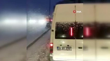 Sultangazi'de kayan İETT otobüsü nedeni ile yol trafiğe kapandı