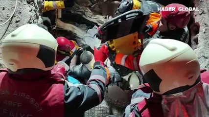 Adıyaman'daki kurtarma çalışmalarında bir mucize daha! 1 kişi kurtarıldı 