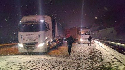 ANKARA KARAYOLUNDA TIR'LAR KARDA KAYDI, YARDIM KONVOYU YOLDA KALDI