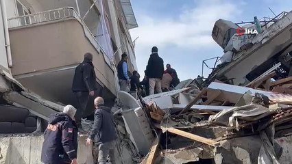 13 yaşındaki Göknur Bayraktar enkazdan çıkarıldı