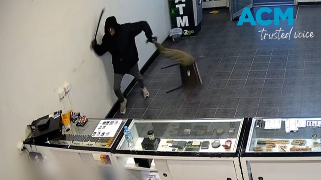 Machete-wielding fought off during attempted robbery in Rockhampton, Queensland