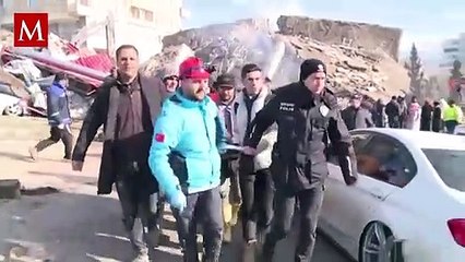 Padre halla a su bebé muerto entre los escombros tras terremoto en Siria