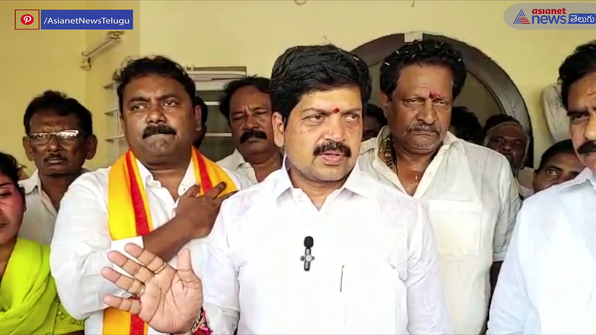 ఏరా బడుద్దాయి... ఎన్టీఆర్ పేరు తీసేస్తావారా లఫంగి..: కొడాలి నానిపై దేవినేని ఉమ ఫైర్