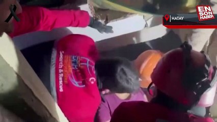 Antakya'da 2 kişi depremden 45 saat sonra enkazdan sağ çıkarıldı