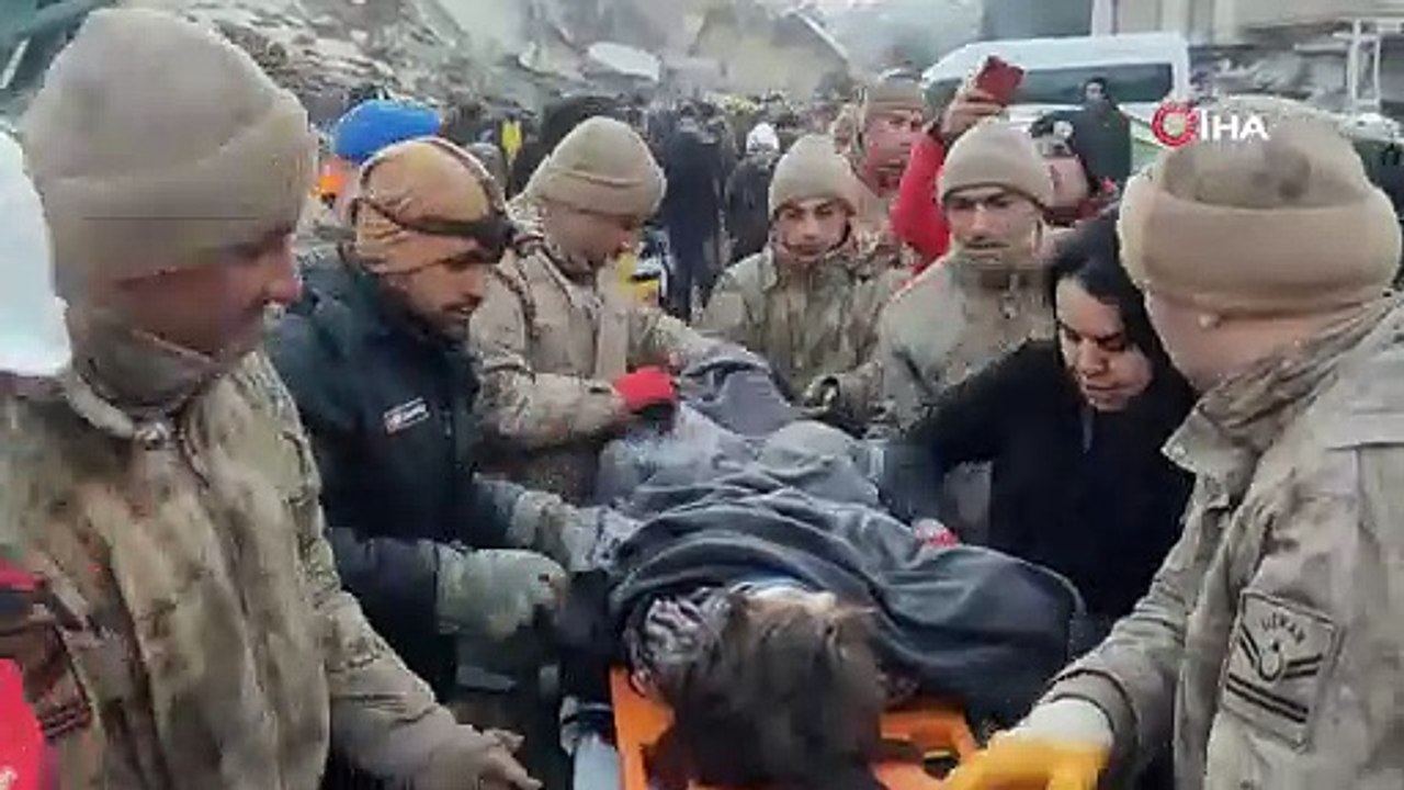 51 saat sonra 5 yaşındaki kız çocuğu sağ kurtarıldı