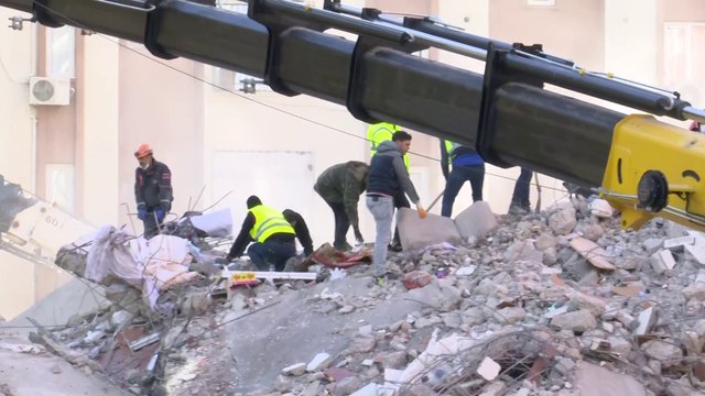 مراسل العربية: فرق إنقاذ أجنبية تساعد في عمليات الإنقاذ في ولاية أضنة