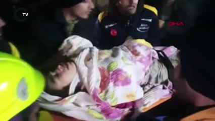 Hatay'da ikisi çocuk 4 kişi depremden 46 saat sonra enkazdan sağ çıkarıldı