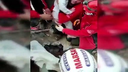 Enkazdan Çıkarılan Küçük Kızın 'Abimi Çıkarmadınız mı Daha' Sözleri Yürekli Sızlattı