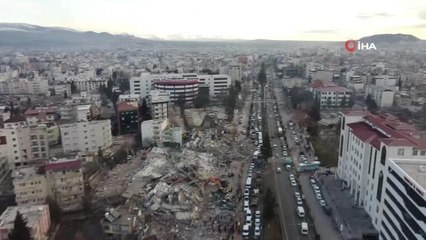 Скачать видео: Depremin vurduğu Adıyaman'da yıkılan yapılar böyle görüntülendi