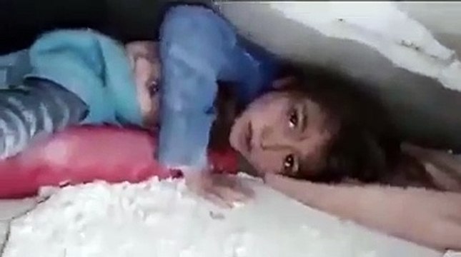 Síria. Dois irmãos resgatados com vida após 17 horas nos escombros