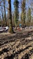 Val-d'Oise: Une enquête ouverte après la destruction d'un campement de Roms à Villeron par des riverains aidés de la municipalité - VIDEO