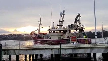 Fishing trawler Fiona K III turning 180 to dock on the Foyle