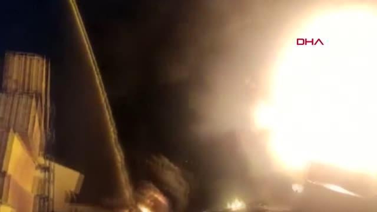 ANKARA-İskenderun Limanı'ndaki yangına ekipler havadan ve karadan müdahale ediyor